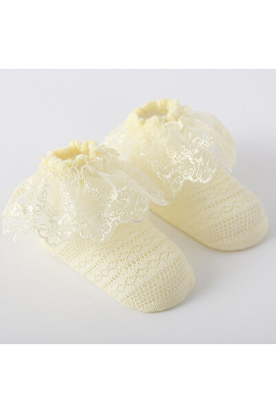Pure Boutique Pale yellow socks with lace and fabric pattern