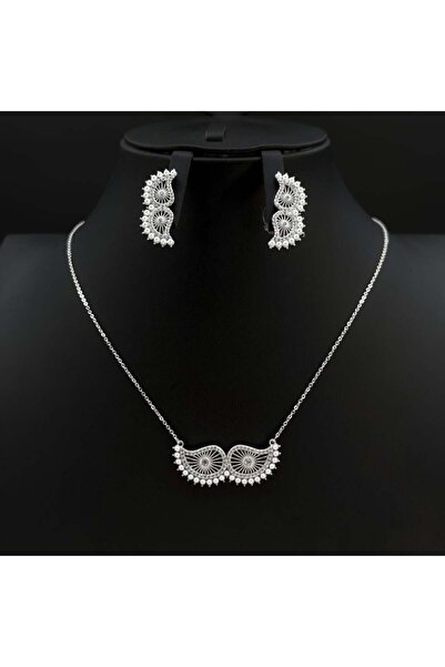 Generic A delicate zircon diamond-like accessory set in a silver color, elegant design, 3 pieces, special edition, with a color guarantee.