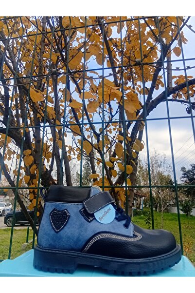 Erkek çocuk botu