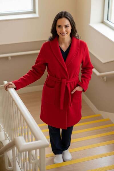 Moodamedikal Short medical fleece robe, unisex, with pockets and drawstring at the waist, red