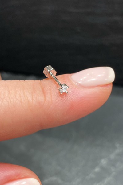 La femme by begum Mini Beyaz Tektaş Arka Çiçek Döndürmeli Silver Gümüş Pierci...