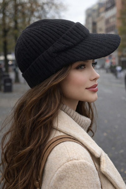 Butik Kadın Kışlık Vizörlü Örgü Bere – Yumuşak Dokulu, Siperli Şık Bere Şapka