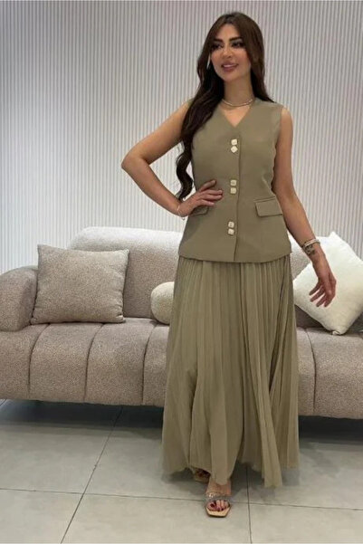 Vitrina Elegant sleeveless set with a pleated skirt – olive color