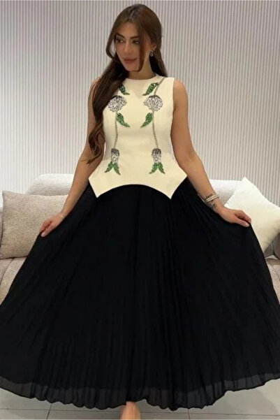 Vitrina “Crystal Flower” set with luxurious embroidery