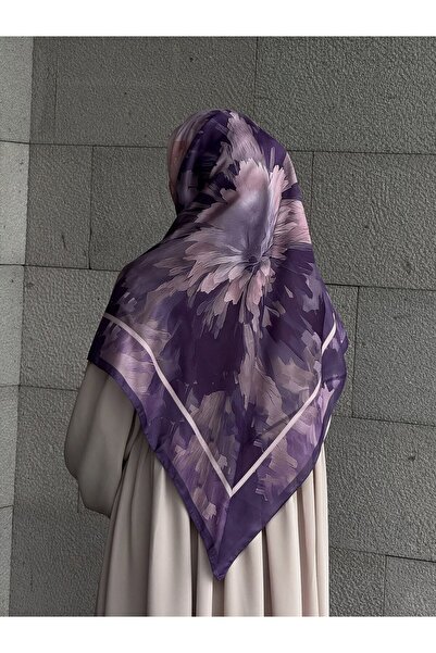 KÖŞE BAŞINDAKİ ÇANTACI Kadın Sanatsal Desenli İpek Tuşe Eşarp Şal