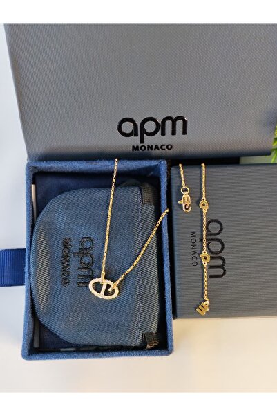 Genevcorner A luxurious gold necklace with a stylish, modern design.