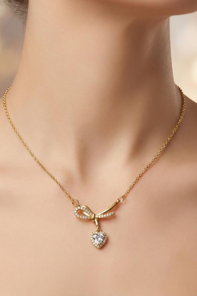 KOBA قلادة نسائية أنيقة وراقية مطلية بالذهب على شكل قلب