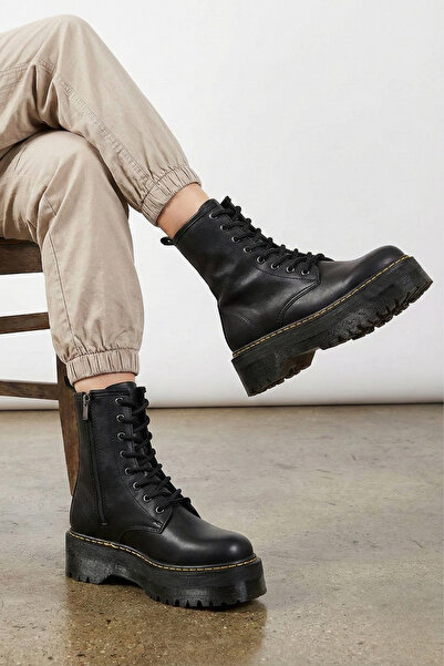 Modafadır Kadın Siyah Martines Bağcıklı Fermuarlı Kalın Taban Postal Bot