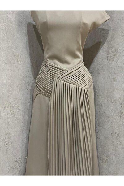 MYGROUP Beautiful beige dress