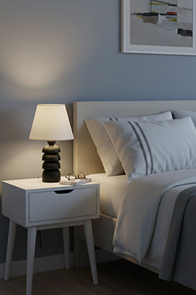 Lambazade Verzade Model Siyah Ahşap Gövdeli Beyaz Başlık Abajur