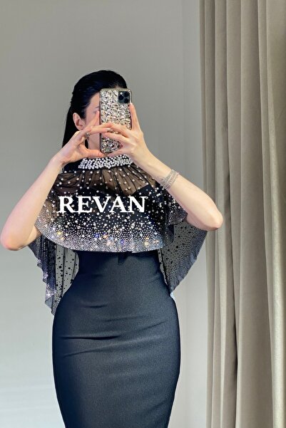 revan A black dress with a luxurious crystal cape from Rivan