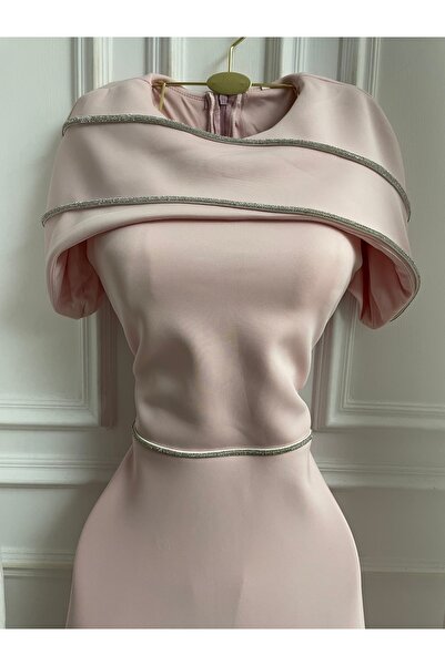 LUMY Aurora's rose-colored dress