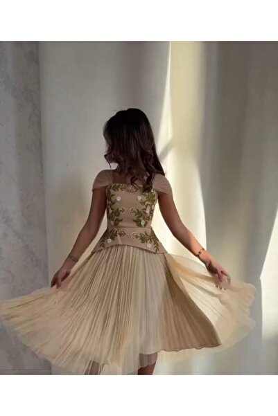 Mira Evening dress, linen fabric, elegant computer embroidery, very prominent pleated skirt