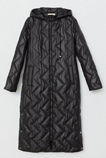 Nihan Kuşgözü Detaylı Kapitone Kaban Siyah