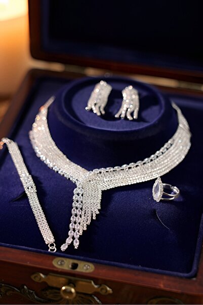 TAKIŞTIR Gümüş Renk Taş Detaylı 4'lü Abiye Set