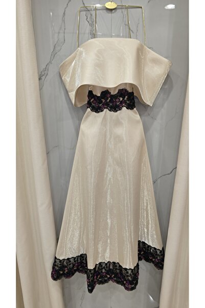 Dkan A Licado dress with a shimmering finish and luxurious, elegant embroidery.