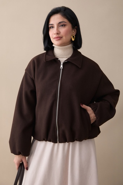 InStyle سترة قصيرة من نوع كاشي بومبر بلون بني غامق