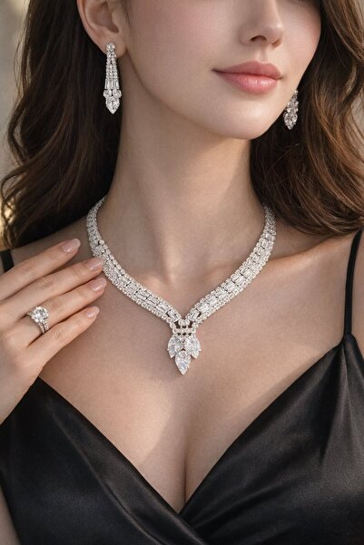 TAKIŞTIR Gümüş Renk Taş Detaylı 4'lü Abiye Set