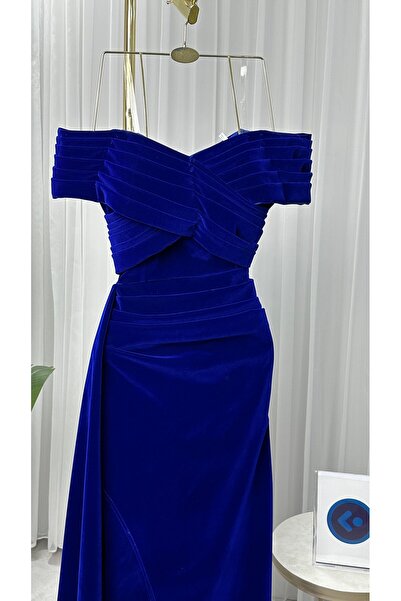 Boutique 219 Long blue velvet dress with a side slit