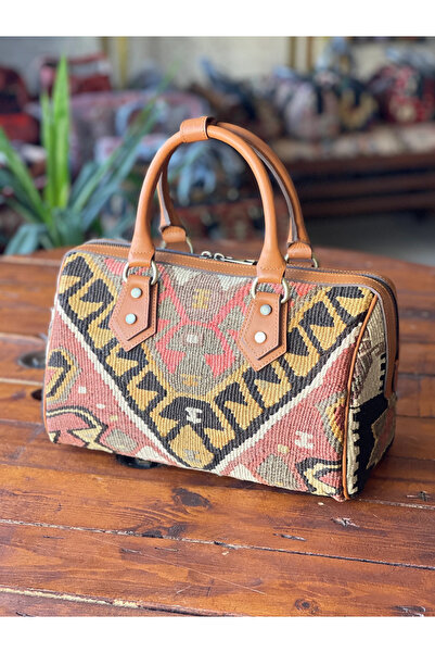 Vintage Kilim Boston Çanta – El Yapımı Türkiye – Yün & Deri – Çapraz Askılı – One of One