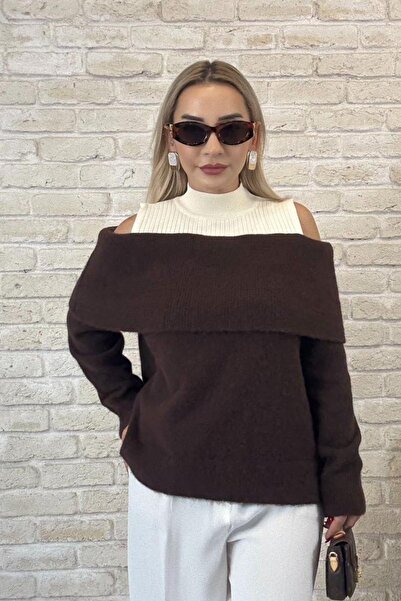 Muna Boutique سترة نسائية بياقة ديكوراجي بنية اللون مع تفاصيل مميزة