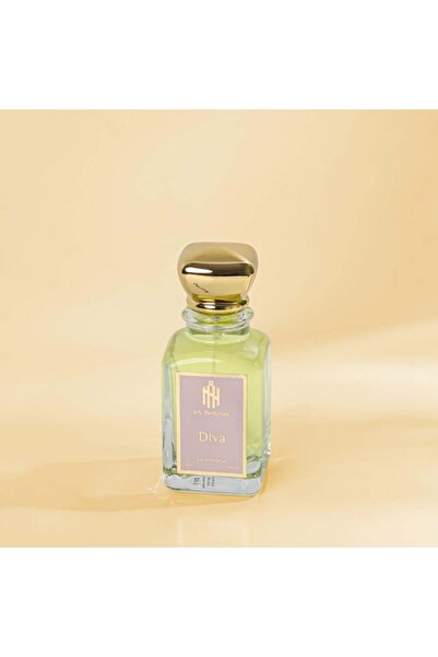 EMANUEL UNGARO A modern, elegant fragrance with a luxurious touch, designed for the modern woman who loves elegance