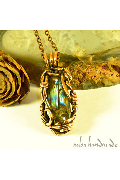 mba handmade jewelry قلادة أصلية مصنوعة يدويًا من كريستال اللابرادوريت والنحا...