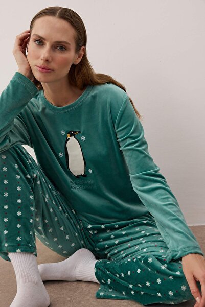 Trendyol Collection Zöld hópehely mintás pingvin hímzett bársony kötött pizsama szett THMAW26PT00194