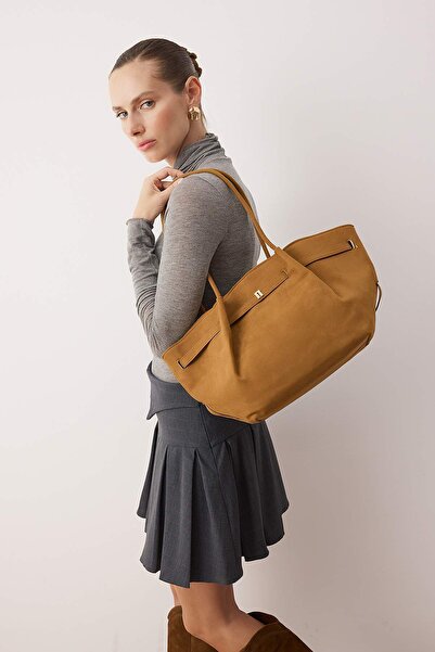 TRENDYOL SHOES Camel Wildleder Damen Midi Umhängetasche TAKSS26OC00003