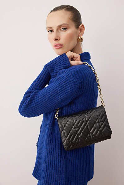 TRENDYOL SHOES Schwarze gesteppte Hand- und Umhängetasche mit Kettenriemen TA...