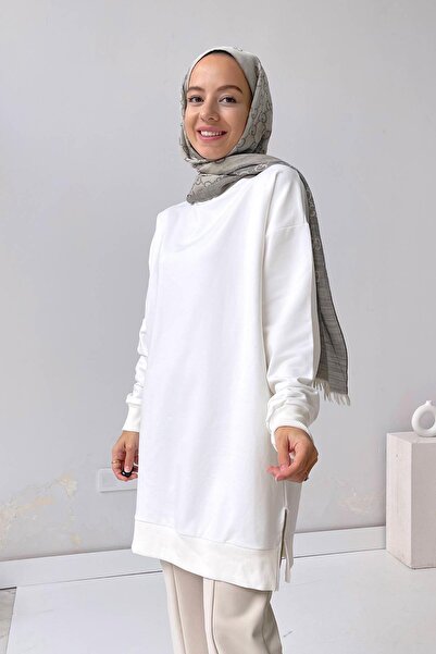 Ka Hijab سويت شيرت أبيض أساسي