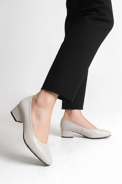 Crista Hakiki Deri Gri Alçak Topuklu Burnu Kare Klasik Hostes Ayakkabısı