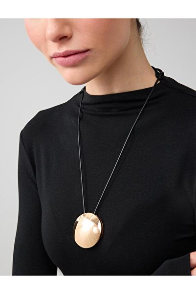 Jimmy Key Altın Rengi Büyük Oval Figürlü İpli Kolye