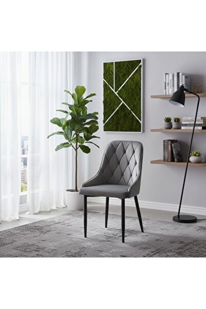 DEC4 Luxurious velvet chair with a distinctive tufted design