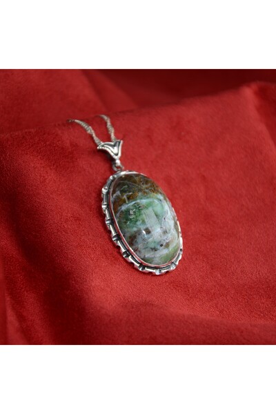 BlackCraft قلادة نسائية بإطار فضي عالمي من الزمرد