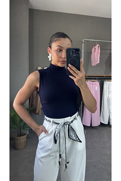 YOUR NAME بلوزة نسائية طويلة باللون الأزرق الداكن - نصف رقبة مدورة، بدون أكمام