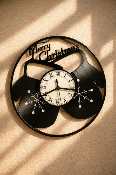 Handmade ساعة حائط مزخرفة للعام الجديد مصنوعة يدويًا - بتصميم قفازات