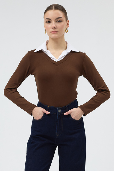 Rays Bluză maro cu textura moale, cu aspect de guler de cămașă 8198A