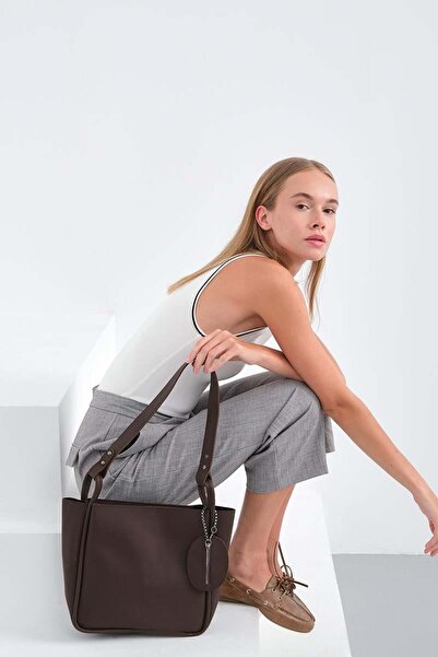 Shule Bags Chiara Charmlı Omuz Çantası Kahve