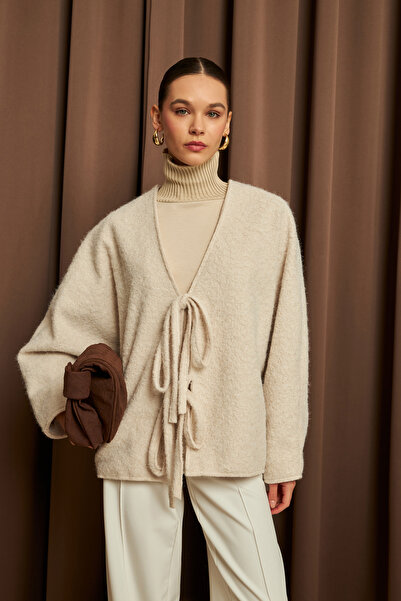 Bipantolon سترة نسائية من الكاشmir المستورد بتفاصيل دانتيل بلون إكرو