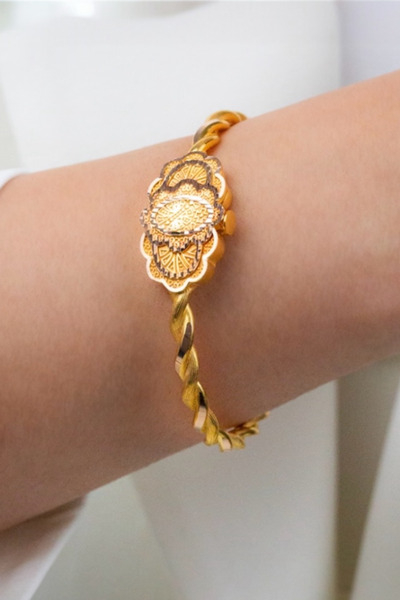 Çgk Çiğdem Gürel Kuyumculuk 8K Altın Çiçek Motifli İşlemeli Kadın Kelepçe Bil...