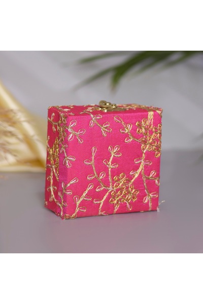 KIYAY صندوق مجوهرات مربع (11*11*6 سم) للقلادة والخاتم والأقراط وهدايا المجوهر...