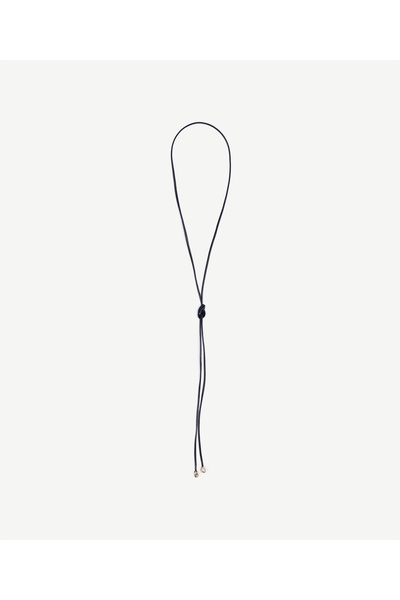 Yargıcı قلادة جلدية بتفاصيل دقيقة في الأطراف