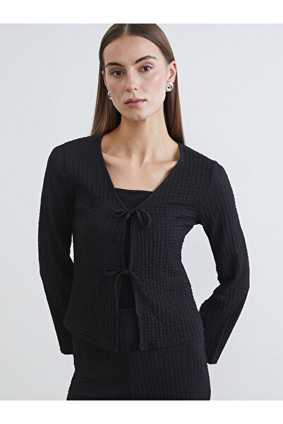 LC Waikiki Bluză clasică neagră cu decolteu în V și textură cu șireturi LCWAI...