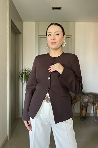 Butik Didem Sakinci Belden Açılan Düğme Detaylı Blazer Ceket