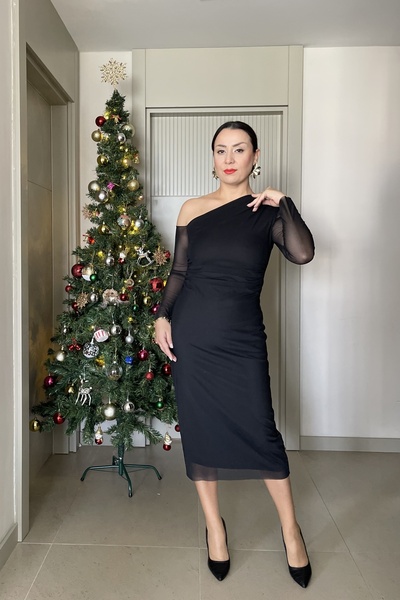 Butik Didem Sakinci Tül Detaylı Beli Drapeli Likralı Elbise