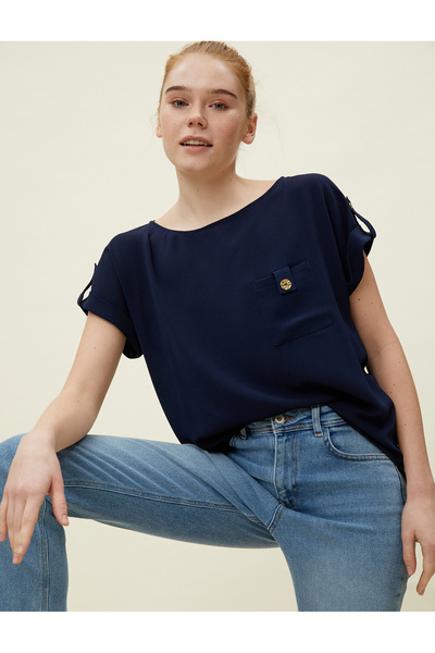 Koton Szczegółowa bluzka z krótkim rękawem i kieszeniami