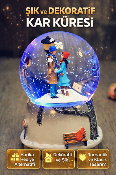 MUJGAN Sokak Lambasının Altında Buluşan Aşıklar Ayaktaki Çift Işıklı Kar Küre...