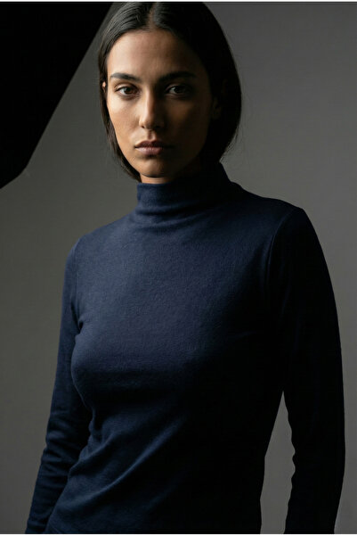 Şiir بلوزة نسائية من Lago ذات ملمس فائق النعومة ونصف منحنية على شكل صياد السم...