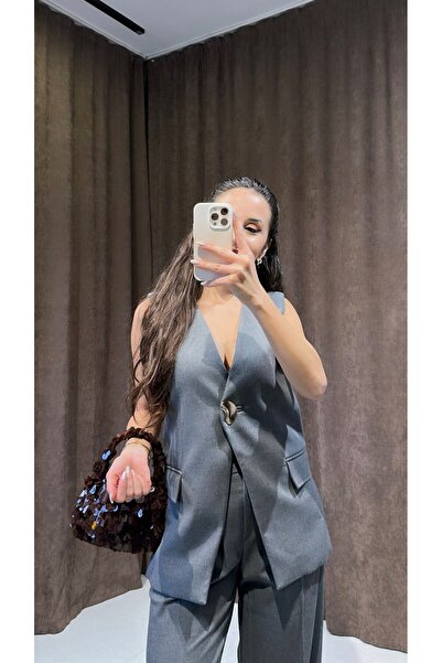 Damla Demli طقم بنطلون صدرية من الصوف باللون الرمادي